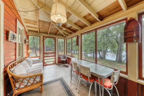 Sweet 2 Bedroom Cottage – Photos 3