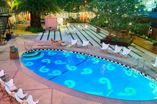 Phoenix Hotel Image