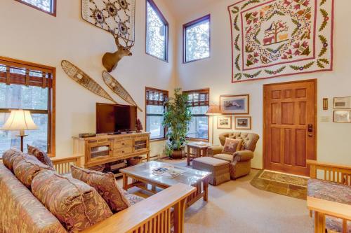 a living room with a couch and a table at Otter Lane 12 | Discover Sunriver in Sunriver