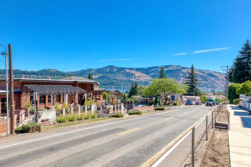 a street in a town with mountains in the background at Azusa House in Hood River