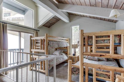 מיטה או מיטות קומותיים בחדר ב-Chamonix 100