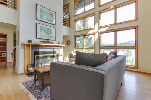 Ruang duduk di Starling Lake House