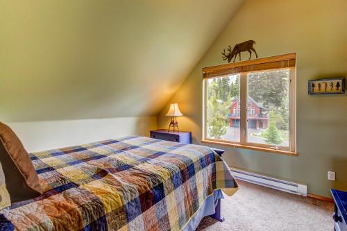 Llit o llits en una habitació de Cedar Lane Golf Course Home