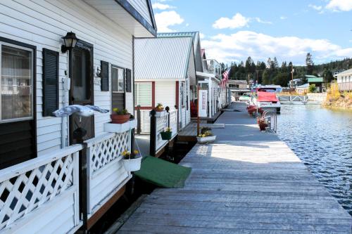 Scenic Bay Float Home Hideaway – Photos 3