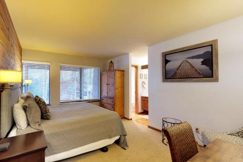 Gallery image of Huntington Lake Condo 12 in Lakeshore