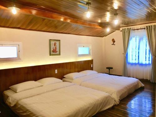 Giường trong phòng chung tại Villa 16 Nguyễn Viết Xuân