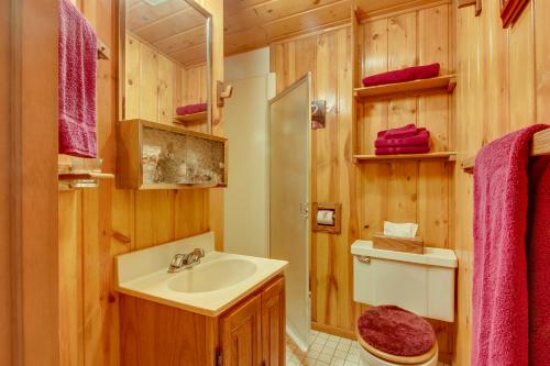 Phòng tắm tại The Cabin At Penn Cove