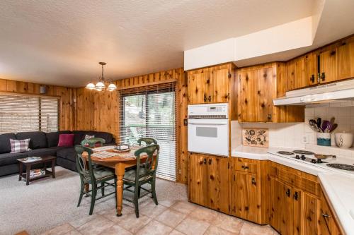 Shaver Village Chalet – Photos 3