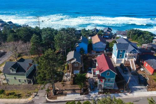 an aerial view of a neighborhood with houses and the ocean at Beach house with a park in Lincoln City