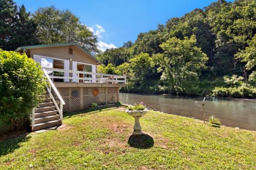 a house on the banks of a river at 2 Bed 1 Bath Vacation home in Sylva in Sylva