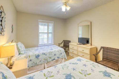 Llit o llits en una habitació de Seagrove Beach - Beachwood Villas 12D