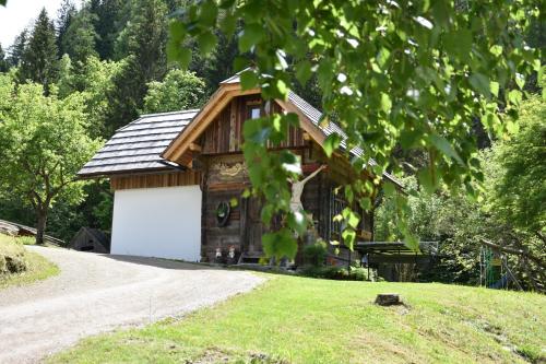 a log cabin with a white garage and a driveway at Apartment Krobath in Murau