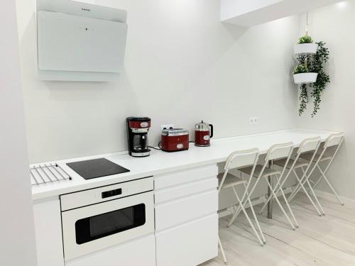 A kitchen or kitchenette at Hispania House