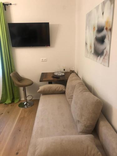 a living room with a couch and a table at Enjoyit Velden West in Selpritsch