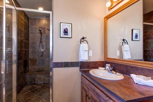 Ένα μπάνιο στο Park City Getaway