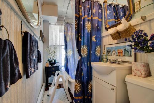 Kylpyhuone majoituspaikassa The Samoset