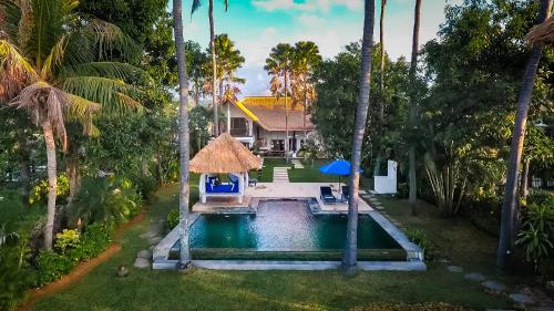an aerial view of a house with a pool and palm trees at Villa Cantik in Lovina
