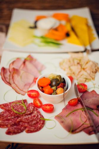 Mad på resortet eller i nærheden