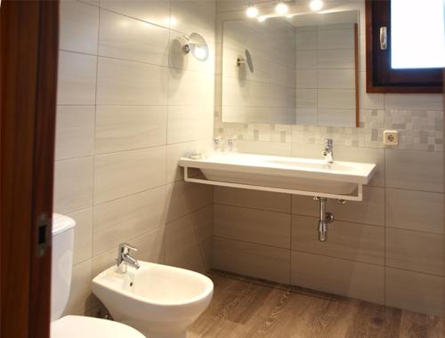 Vannituba majutusasutuses Hotel Guillem & Spa
