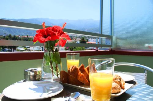 Morgenmad for gæster der bor på Edificio Las Marañuelas, Puerto La Cruz, Islas Canarias Tenerife