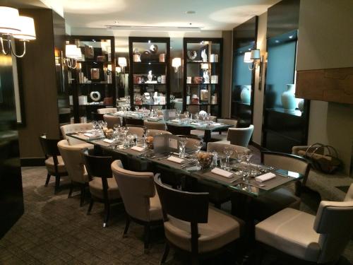 Restoran atau tempat lain untuk makan di Park Hotel Grenoble - MGallery Collection