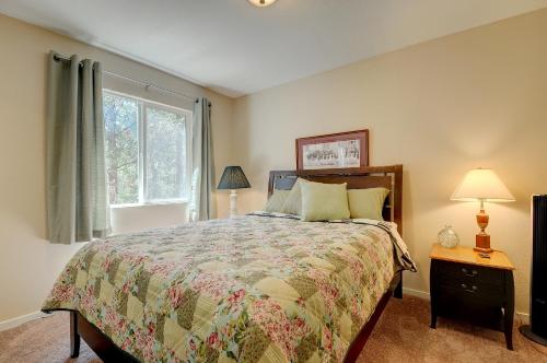 Un pat sau paturi într-o cameră la Casa Tahquitz