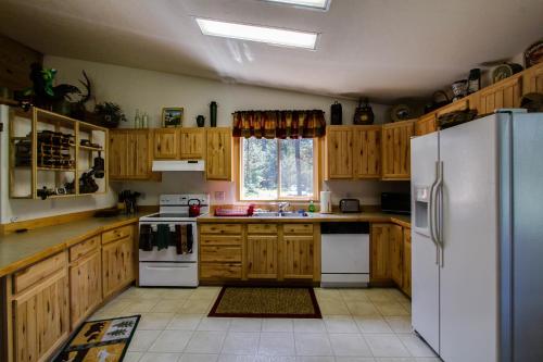 Strawberry Log Cabin Retreat – Photos 4