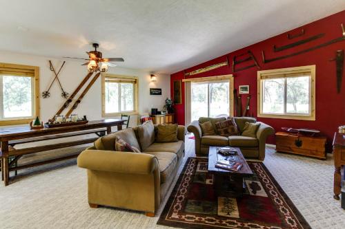 Strawberry Log Cabin Retreat – Photos 5