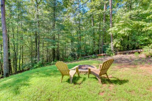 two chairs sitting around a table in a yard at Bears Cove in Sautee Nacoochee