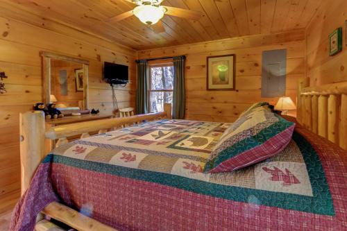 Two Bears Cabinにあるベッド