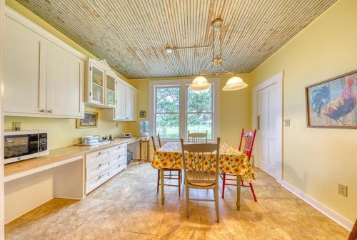 Dapur atau dapur kecil di White Dairy Guesthouse