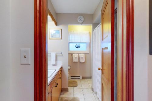 a bathroom with a sink and a counter top at Nye Haven in Newport