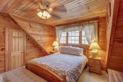 a bedroom with a bed in a log cabin at Sherman Log House in Ludlow