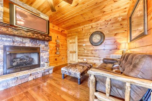 Ruang duduk di Hogwartz of the Smokies Cabin