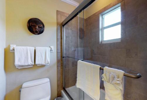 A bathroom at Safari Suite