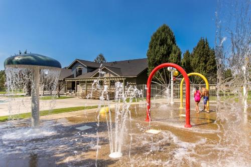 Bazén v ubytování Eagle Crest Village Lp Getaway nebo v jeho okolí
