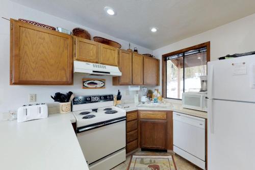 Meadows Condo Unit #16 – Photos 3