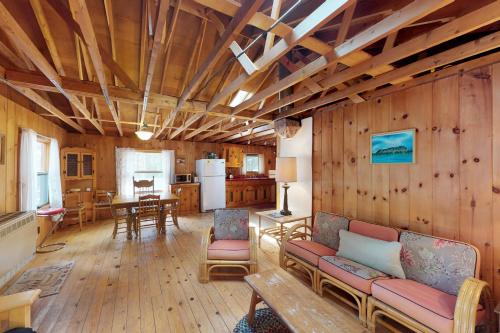 Moosehead Memories + Sandbar Cabin – Photos 3