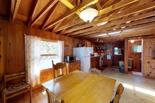 Moosehead Memories + Sandbar Cabin – Photos 5