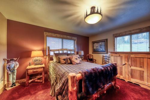 Ένα ή περισσότερα κρεβάτια σε δωμάτιο στο Camas Family Cabin