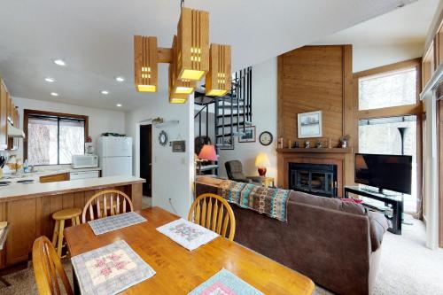 Meadows Condo Unit #16 – Photos 2