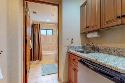 A kitchen or kitchenette at Village at Carefree