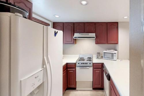 Η κουζίνα ή μικρή κουζίνα στο Aspenwood 4262