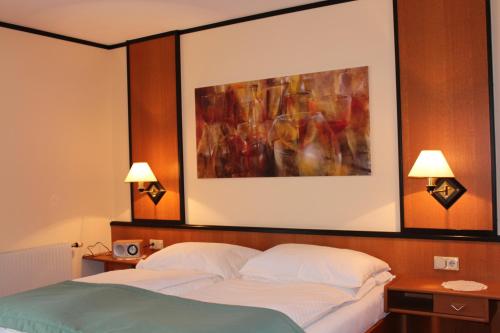 a bedroom with a large painting above a bed at Landgasthof Hotel Muhr in Gallbrunn