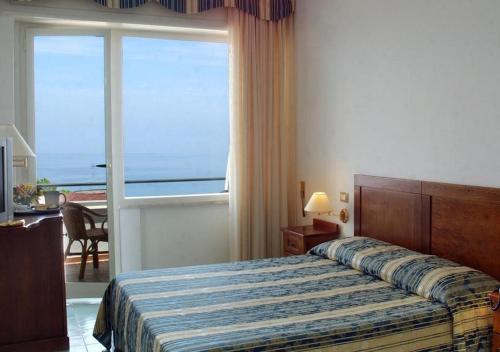 Postel nebo postele na pokoji v ubytování Hotel Baia