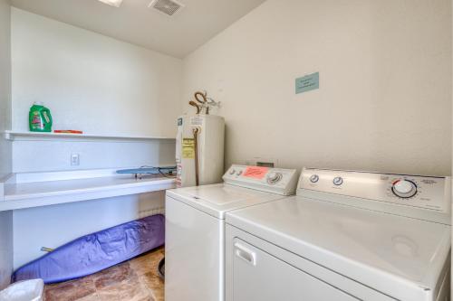 Et badeværelse på Coast Haven - 2 Bed 2 Bath Vacation home in Bandon Dunes