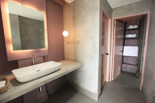 Zenvea Hotelにあるバスルーム