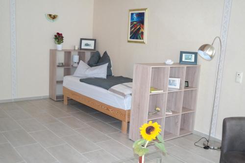 a small bedroom with a bed and a book shelf at APPartementWESTiNGhaus in Edemissen