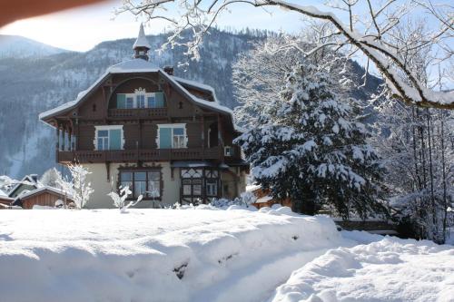 冬のWohnen am See Villa Schrötter direkt am Traunseeの様子