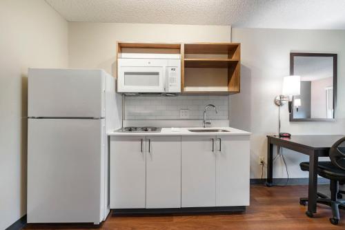 Кухня или мини-кухня в Extended Stay America Premier Suites - Seattle - Bellevue - Downtown

